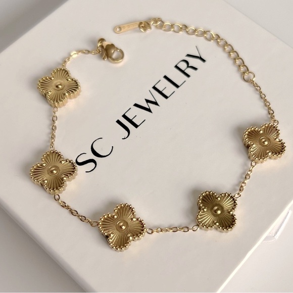 Gold Color Clover Bracelet 5 Motif Clover Leaf - Picture 4 of 10